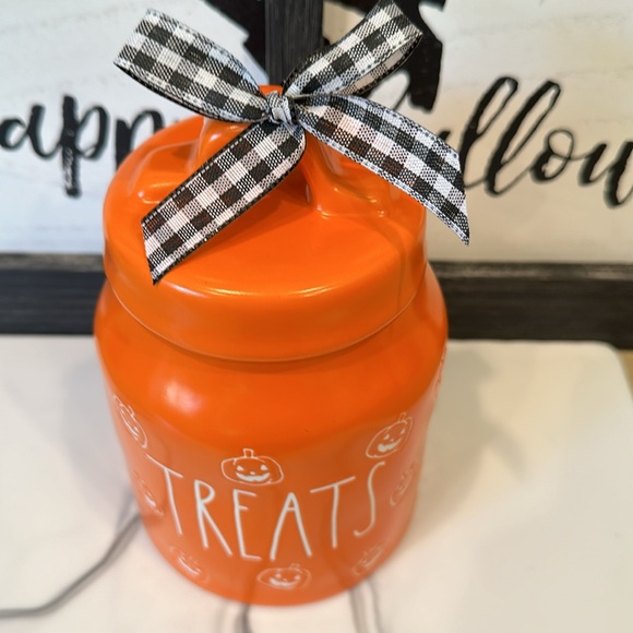 🎃Rae Dunn TREATS Canister - Picture 2 of 6